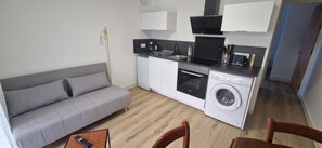 Smart TV, books - Appartement "1" Villa Cây Tre Classé 2* (Rochefort)