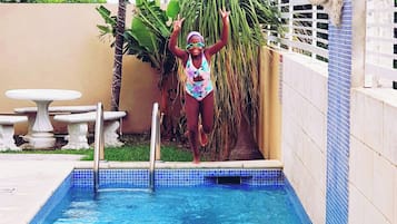 Huoneisto, 2 makuuhuonetta, terassi, näköala puutarhaan | Uima-allas