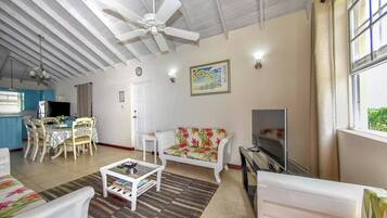 Apartment, 2 Bedrooms, Terrace, Garden View | Living area