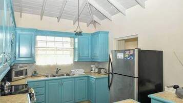 Apartment, 2 Bedrooms, Terrace, Garden View | Interior