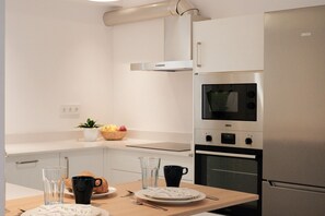 Kühlschrank, Mikrowelle, Ofen, Geschirrspüler
