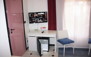 ベーシック ルーム ベッド (複数台) パティオ | 内装