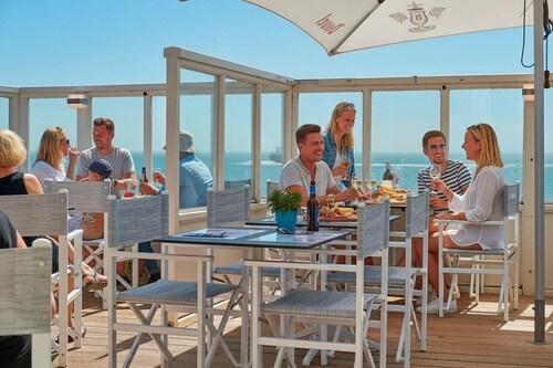 A modern room for two - just minutes from Zoutelande Beach. Perfect for couples wanting a romantic and convenient stay.