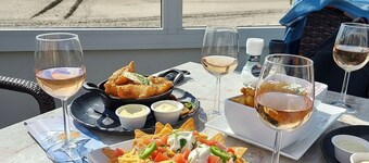 A modern room for two - just minutes from Zoutelande Beach. Perfect for couples wanting a romantic and convenient stay.