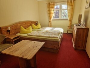 Suite | Laptop workspace, soundproofing, free WiFi, bed sheets - Landhotel zum Honigdieb (Ribnitz-Damgarten)