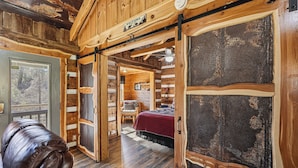 1 bedroom, free WiFi, bed sheets - A "Creekside Hideout" with Hot Tub (Cosby)