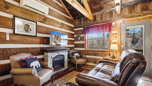 TV - A "Creekside Hideout" with Hot Tub (Cosby)