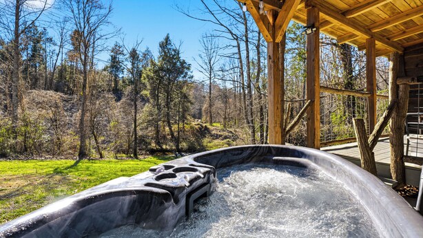 Outdoor spa tub - A "Creekside Hideout" with Hot Tub (Cosby)