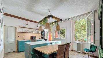 Fridge, stovetop, dishwasher, coffee/tea maker