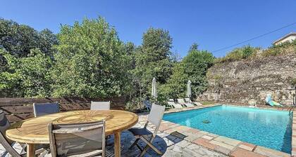 Magnificent villa with breathtaking views, swimming pool, Jacuzzi 35min from the beaches.