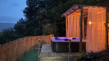 Bain à remous extérieur