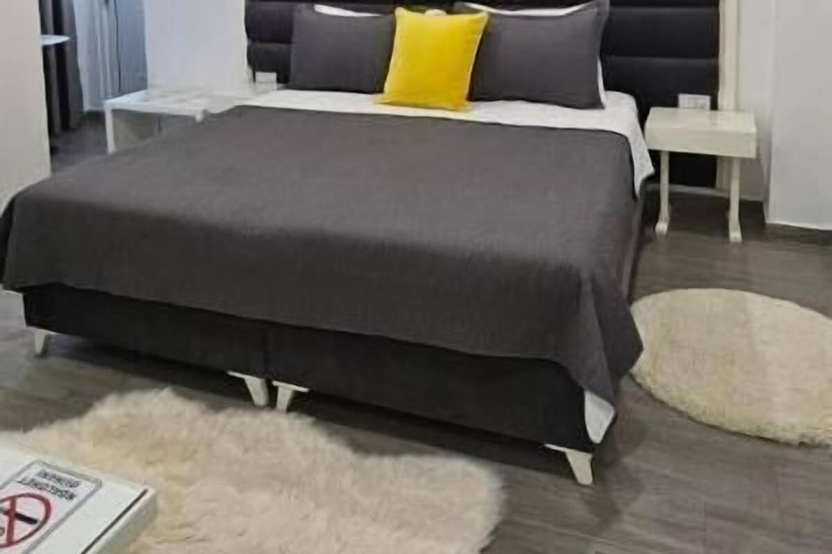 Kahden hengen huone (yksi tai kaksi sänkyä), parveke, kaupunkinäköala