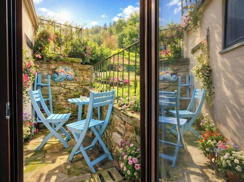 Lovely apartment for 2 guests with WIFI, TV, patio and pets allowed