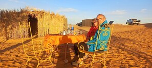 تناول الطعام بالخارج