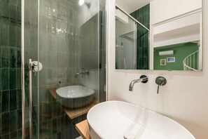 Shower, hair dryer, bidet, towels - Urban Loft - 5min CityLife, 15min Chinatown and Sempione (Milano)