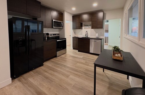 Modern Luxe Retreat-Downtown SLC home