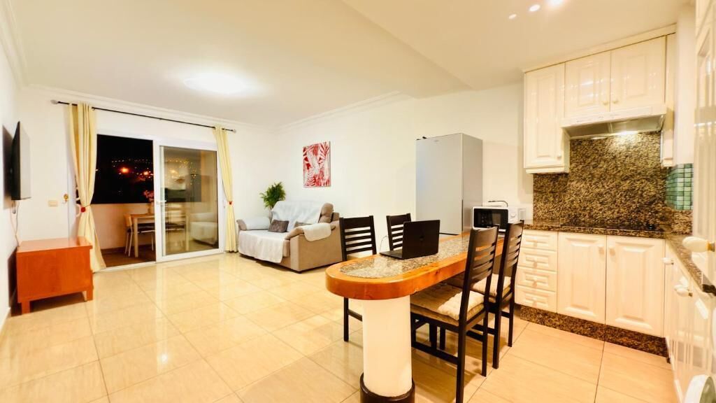 Apartamento Confort, balcón, vistas a la ciudad | Interior