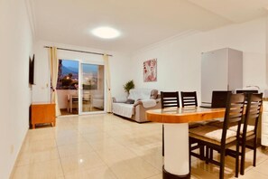 Apartament Comfort, balcó, vistes a la ciutat | Sala d'estar