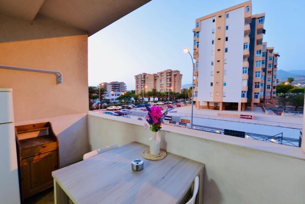 Apartamento Confort, balcón, vistas a la ciudad | Restaurante al aire libre