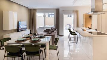 Basic Apartment | Dining