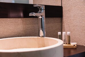 เบสิกอพาร์ทเมนท์ | ห้องน้ำ