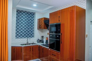 Sviitti, 2 makuuhuonetta | Yksityinen keittiö