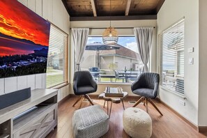Interior - Beachfront Bliss: Remodeled, Games LLV623 (South Lake Tahoe)