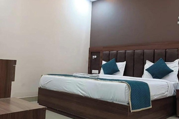 Deluxe Double Room | Free WiFi