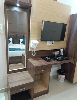 Deluxe Double Room | Free WiFi - Hotel Akshita Ayodhya (Faizabad)