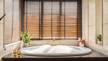 Biệt thự, 3 phòng ngủ, quang cảnh hồ bơi, cạnh bãi biển | Phòng tắm