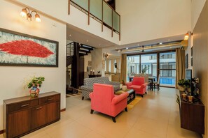 Biệt thự, 3 phòng ngủ, quang cảnh hồ bơi, cạnh bãi biển | Khu phòng khách