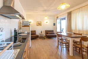 Fridge, microwave, dishwasher, coffee/tea maker - Le Vigne - Appartamento La Maremma (Bolsena)