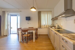 Fridge, microwave, dishwasher, electric kettle - Le Vigne - Appartamento La Rocca (Bolsena)