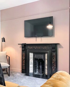 Living area - Luxury pet friendly apartment in the heart of Buxton, in the Peak District (Buxton)