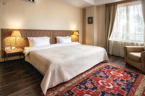 In-room safe, desk, soundproofing, iron/ironing board - Ginger Hotel (Tbilisi)