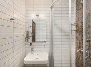 Free toiletries, hair dryer, slippers, towels - Ginger Hotel (Tbilisi)