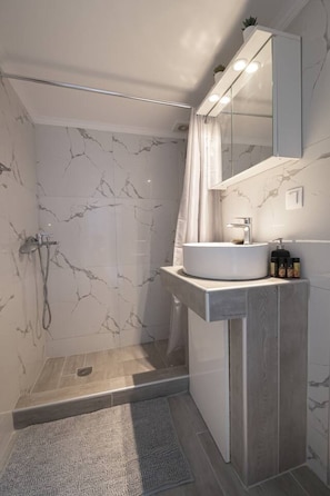 Hair dryer, towels - Central Cozy Home by Rentals Pro - Nea Moudania Halkidiki (Nea Moudania)