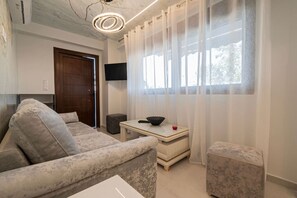 TV - Orestis Suite No 2 by RentalsPro - Nea Moudania (Nea Moudania)
