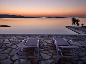3 bedrooms - Seafront Villa Thea -island Living- (Paros)