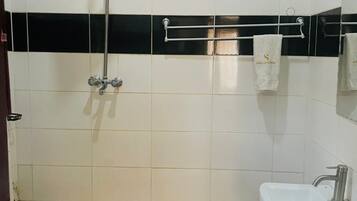 Ducha, toallas, jabón, shampoo