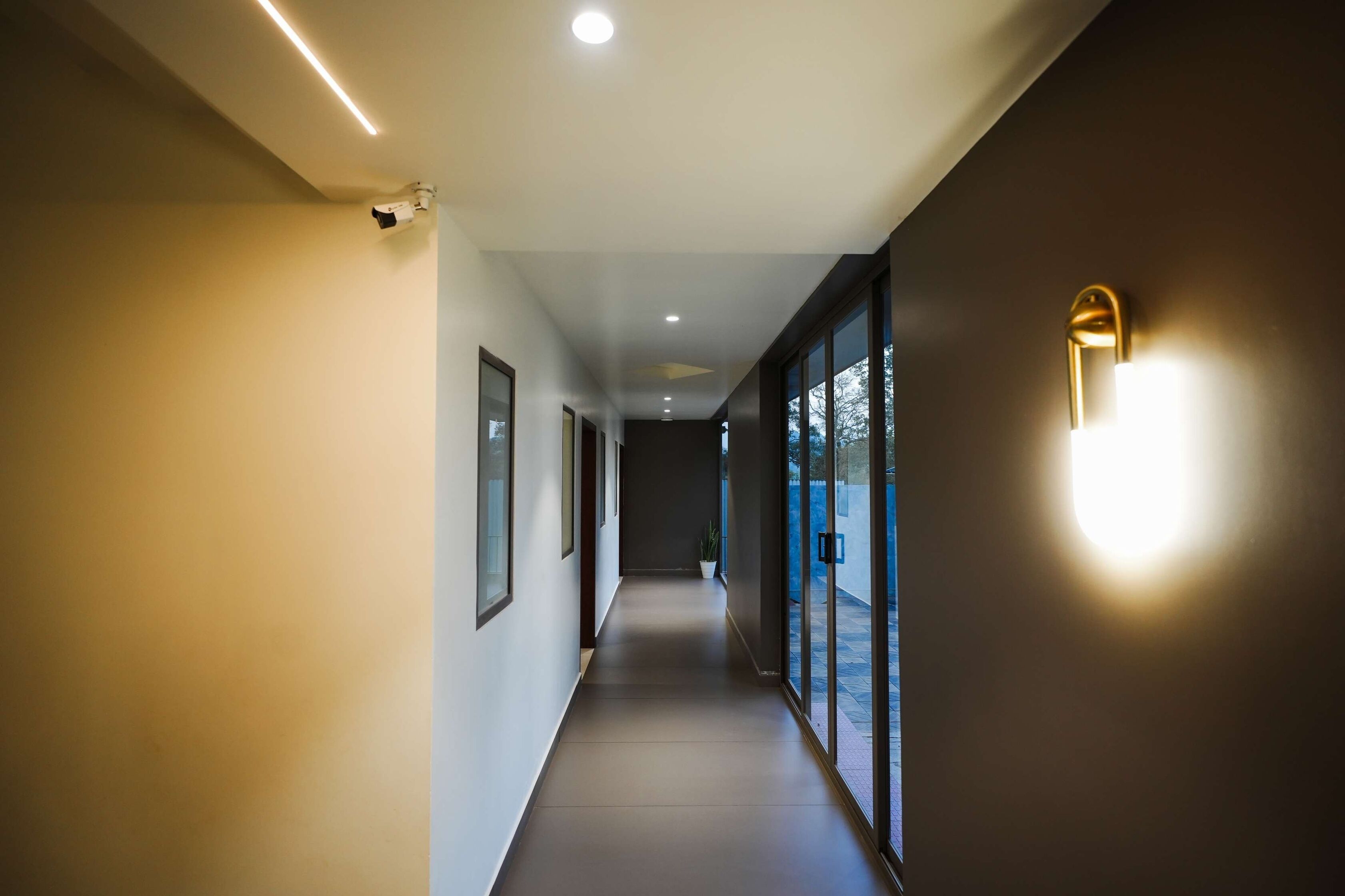 المنشأة من الداخل