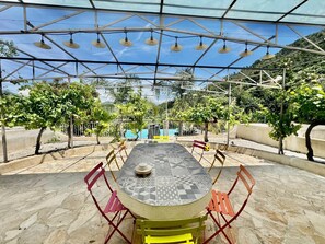 屋外ダイニングエリア