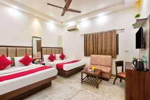 Family Room | Street view - Hotel Maharani Paharganj New Delhi (New Delhi)