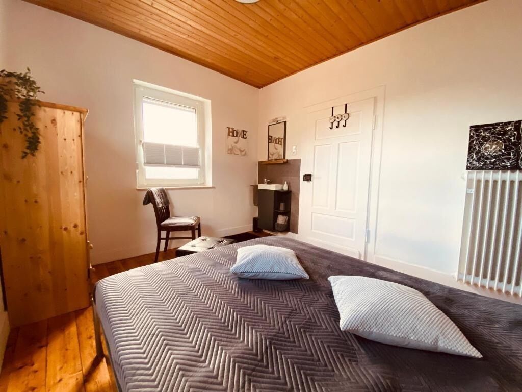 3 Schlafzimmer, Schreibtisch, Bügeleisen/Bügelbrett, WLAN
