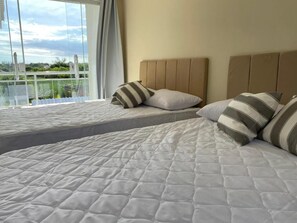 Standard-Vierbettzimmer, Poolblick