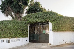 Bungalow, 2 Bedrooms, Smoking, Garden View | Exterior detail - Casa Elja Valencia - Long Stays & Remote Work (Torrent)