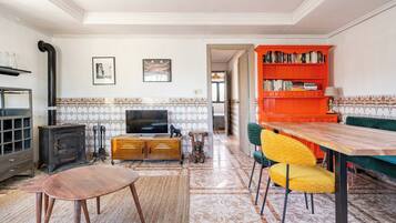 Bungalow, 2 Bedrooms, Smoking, Garden View | Living room