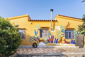 Bungalow, 2 Bedrooms, Smoking, Garden View | Bahagian luar