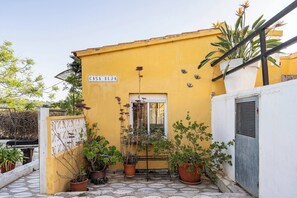 Bungalow, 2 habitaciones, fumadores, vistas al jardín | Jardines del alojamiento