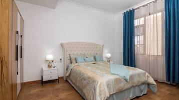 3 habitaciones, tabla de planchar con plancha, wifi y ropa de cama